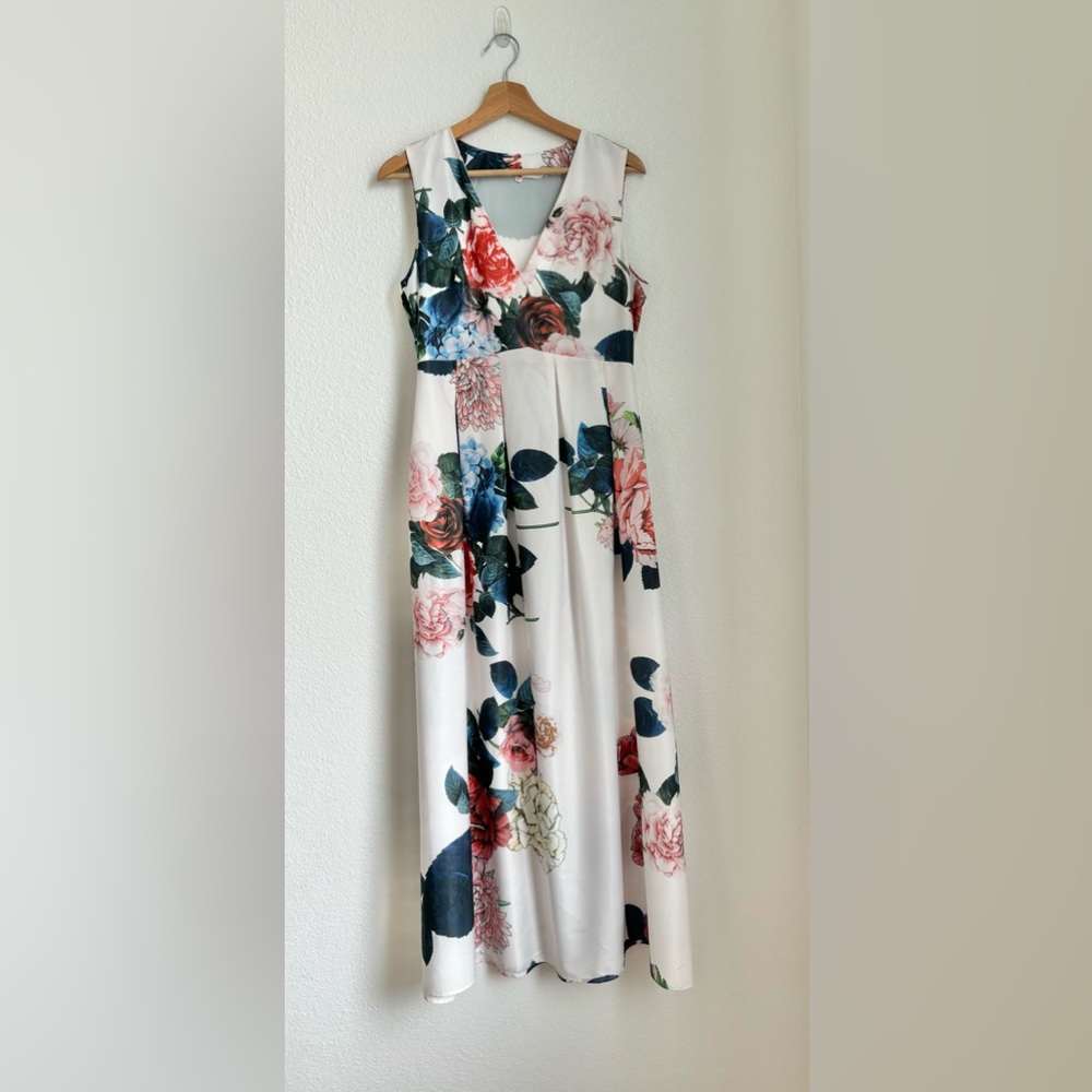 SATIN WHITE FLORAL sleeveless a line maxi dress size Medium bold floral print